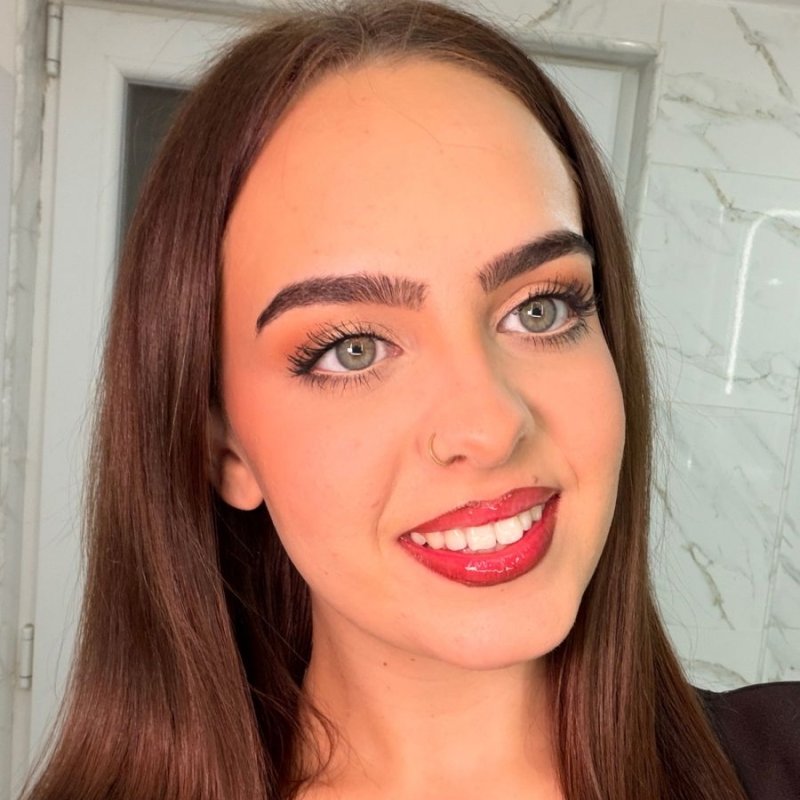 Holiday Copper Glow: Warm & Radiant Party Makeup Look image